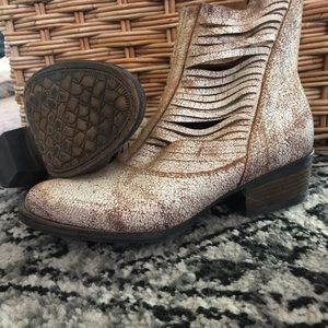 Ankle boots
